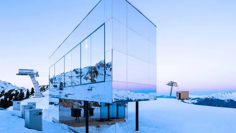 overnachten aan de piste kristallhuette in hochzillertal tirol oostenrijk