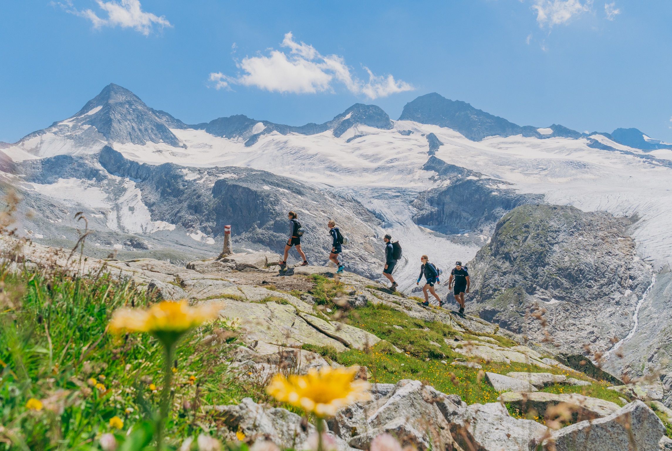 Met het hele gezin op vakantie in de Wildkogel Arena in het Salzburgerland 1 wandergruppe im sommerlichen obersulzbachtal wildkogel arena neukirchen bramberg