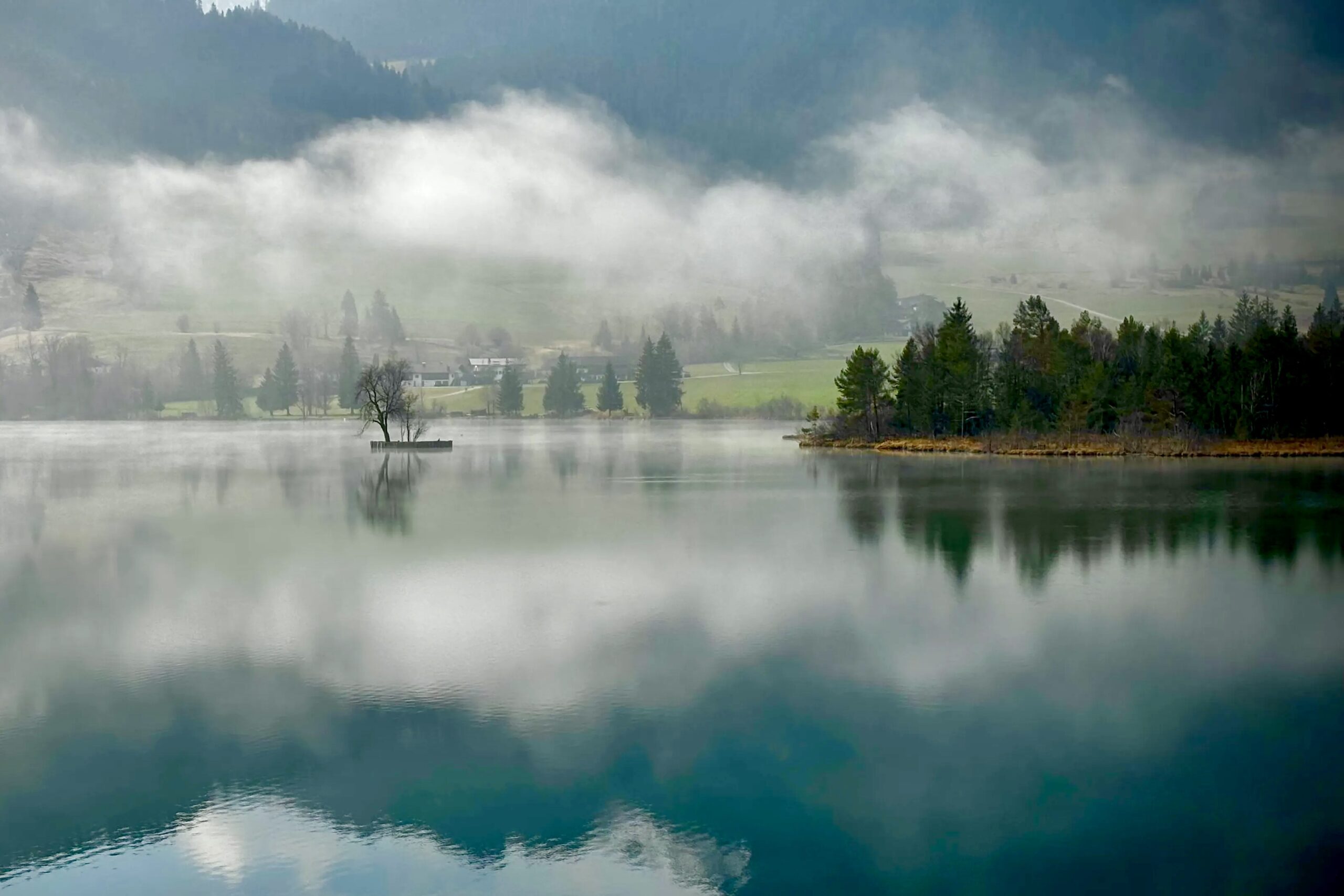 Uitzicht vanuit Das Walchsee Lakeside hotel