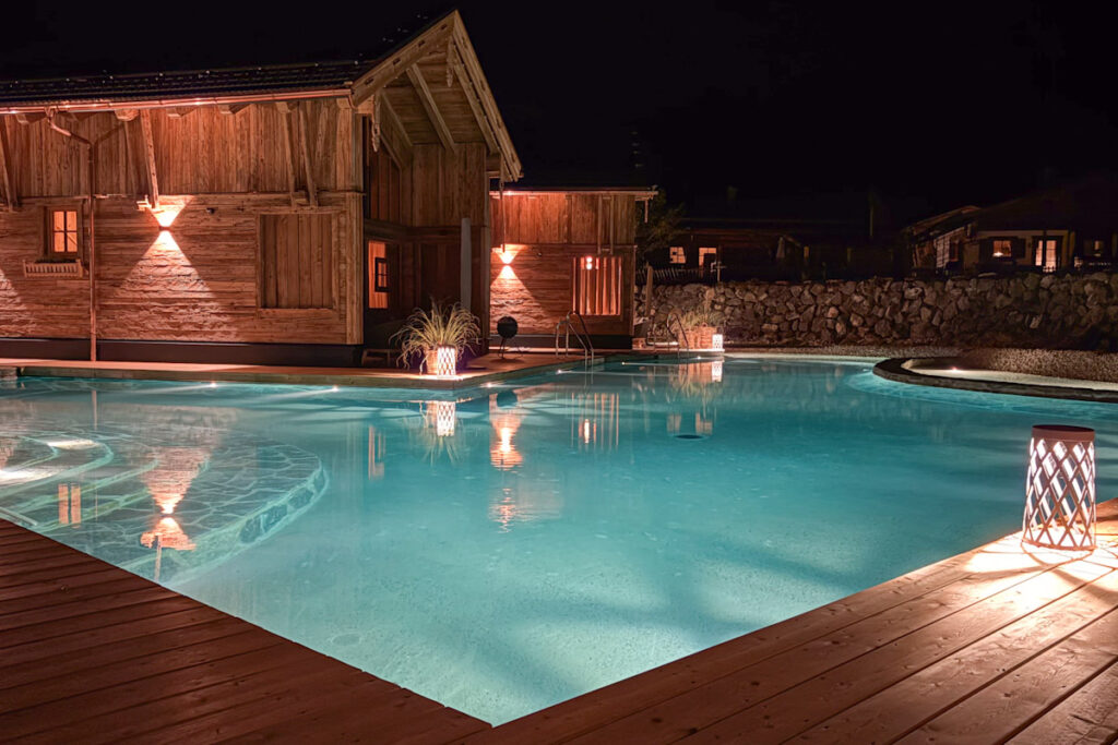 Waarom Alpzitt Chalets Allgäu de beste plek is | Alles wat telt is er 10 Allgau alpzitt chalets avond ©travelsbymonique