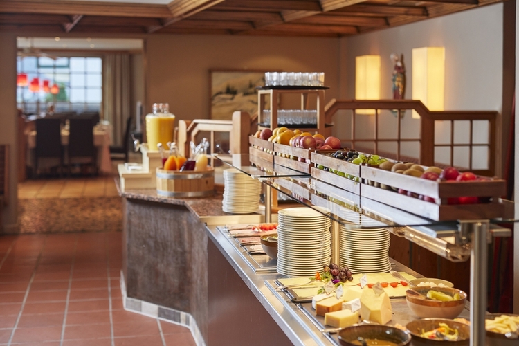 Herfstvakantie met het gezin aan de Achensee | Familie paradijs in Tirol 9 Fruehstuecksbuffet c Vorhofer Christian Familienparadies Sporthotel Achensee