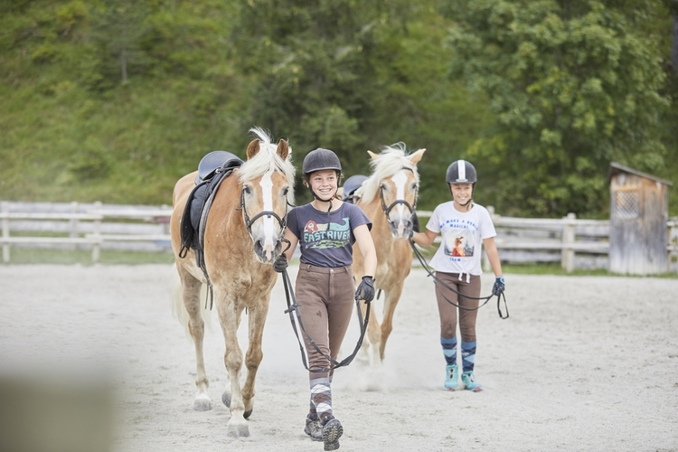 Herfstvakantie met het gezin aan de Achensee | Familie paradijs in Tirol 7 Reiten c Vorhofer Christian Familienparadies Sporthotel Achensee