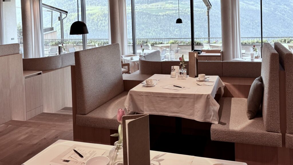 Voel het voorjaar in Zuid-Tirol | Kom wandelen en genieten tussen bergen en bloesem 7 hotel Niedermaier Zuid-Tirol Partshins biosccoop-stijl