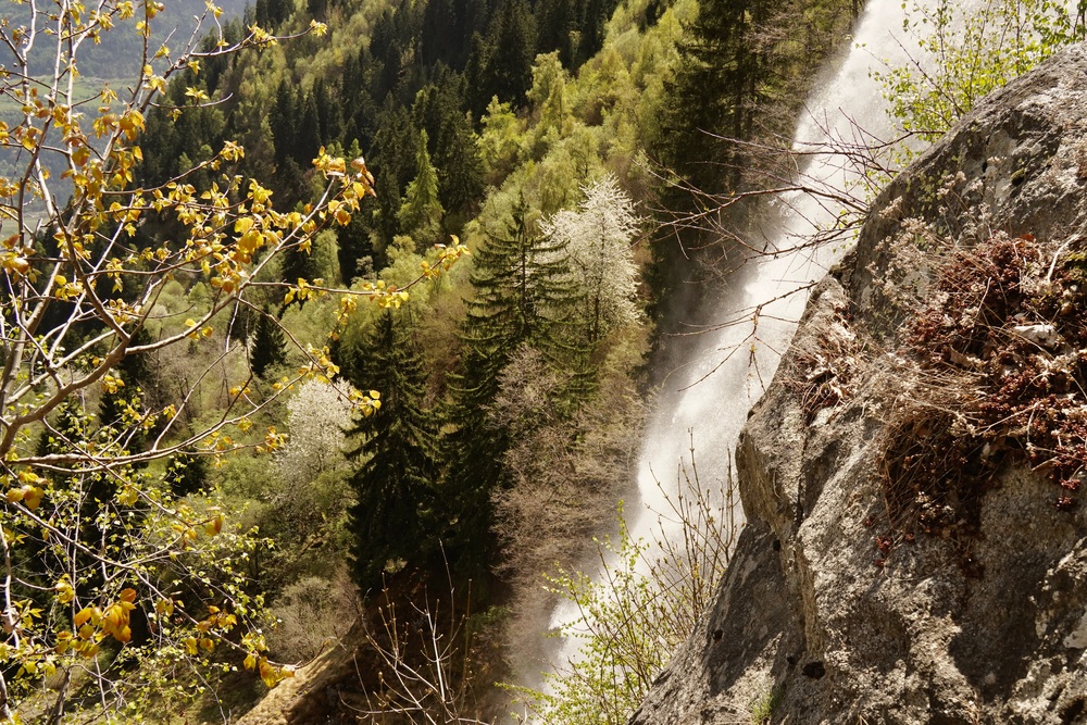 Voel het voorjaar in Zuid-Tirol | Kom wandelen en genieten tussen bergen en bloesem 13 Partschinser waterval