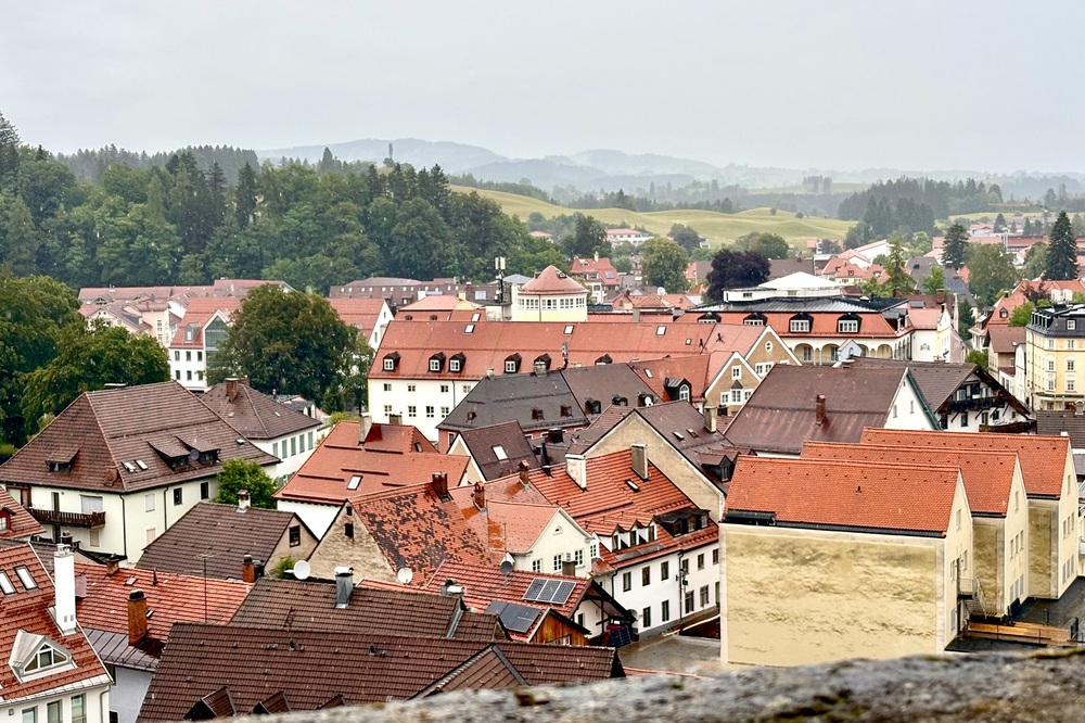 Uitzicht of Füssen en omgeving bewolkt weer