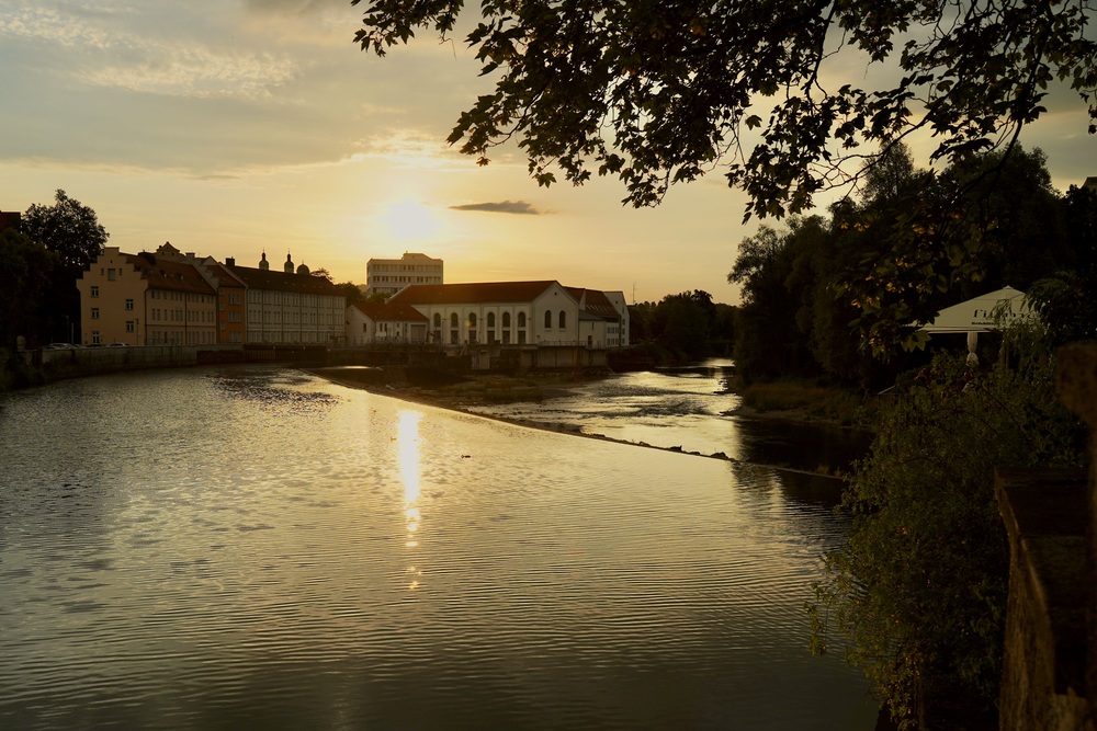 Allgäu Kempten rivier de Iller tijdens zonsondergang