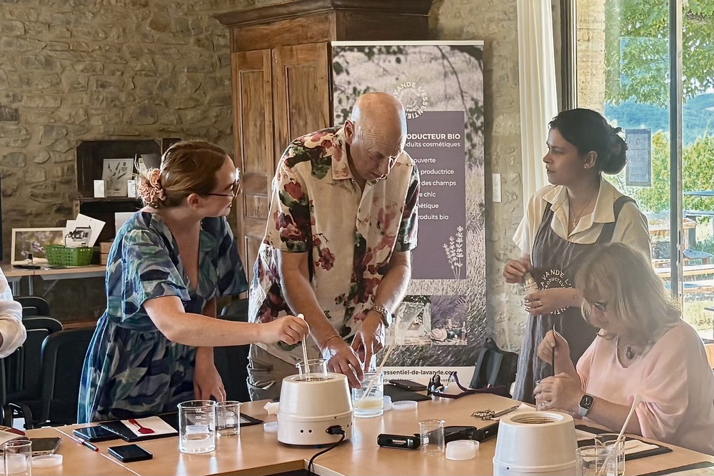 Drôme Provençale | 5 dagen langs lavendel, cultuur & tijdloze dorpen in Zuid-Frankrijk 25 Frankrijk Drôme-Provençale L'Essentiel de Lavande workshop