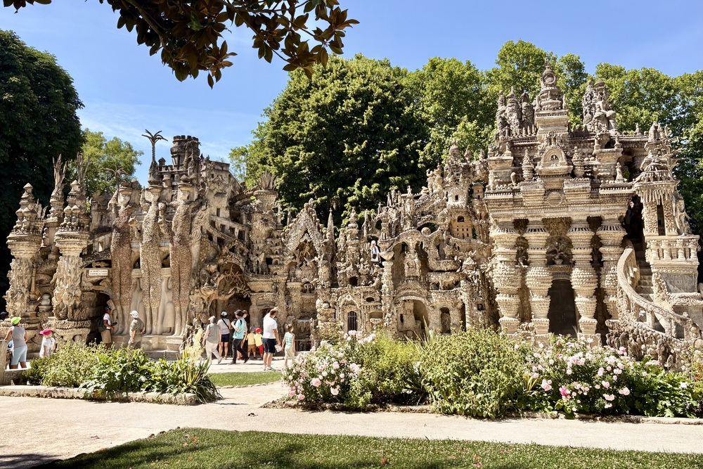 Drôme Provençale | 5 dagen langs lavendel, cultuur & tijdloze dorpen in Zuid-Frankrijk 13 Frankrijk Palais Ideal du facteur Cheval
