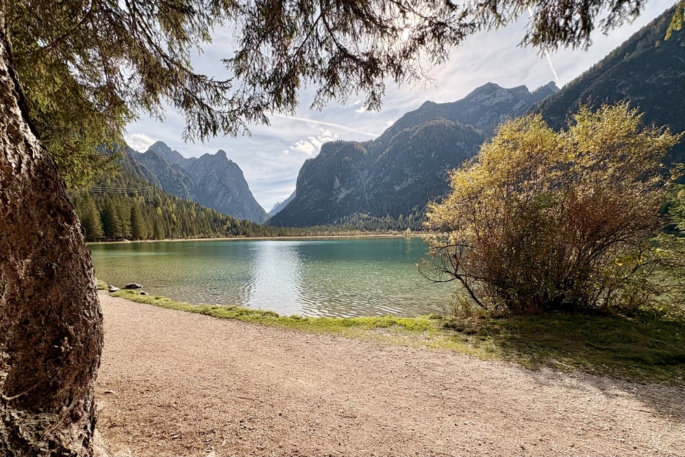 Toblacher See bij Innichen in de Dolomieten