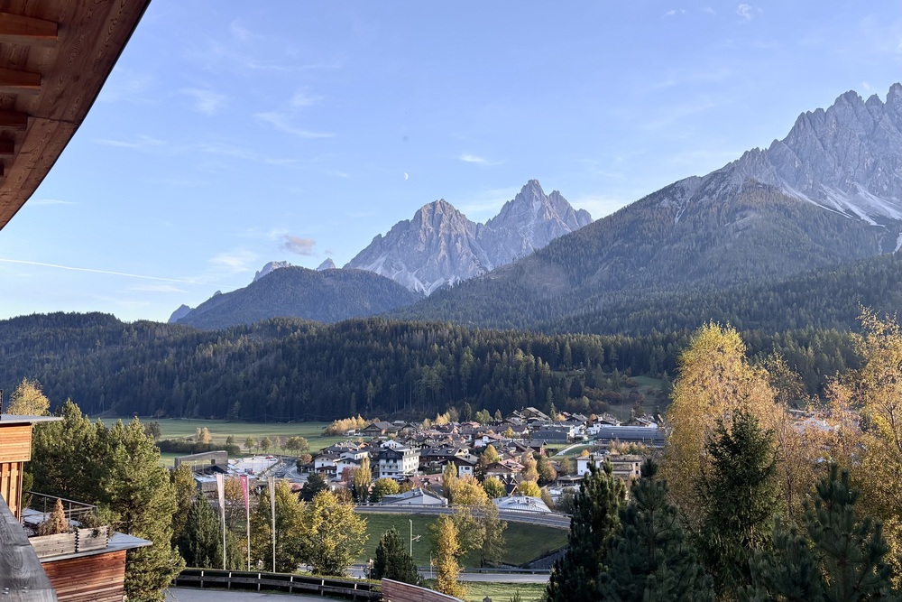 Innichen Naturhotel Leitlhof uitzicht op Dolomieten