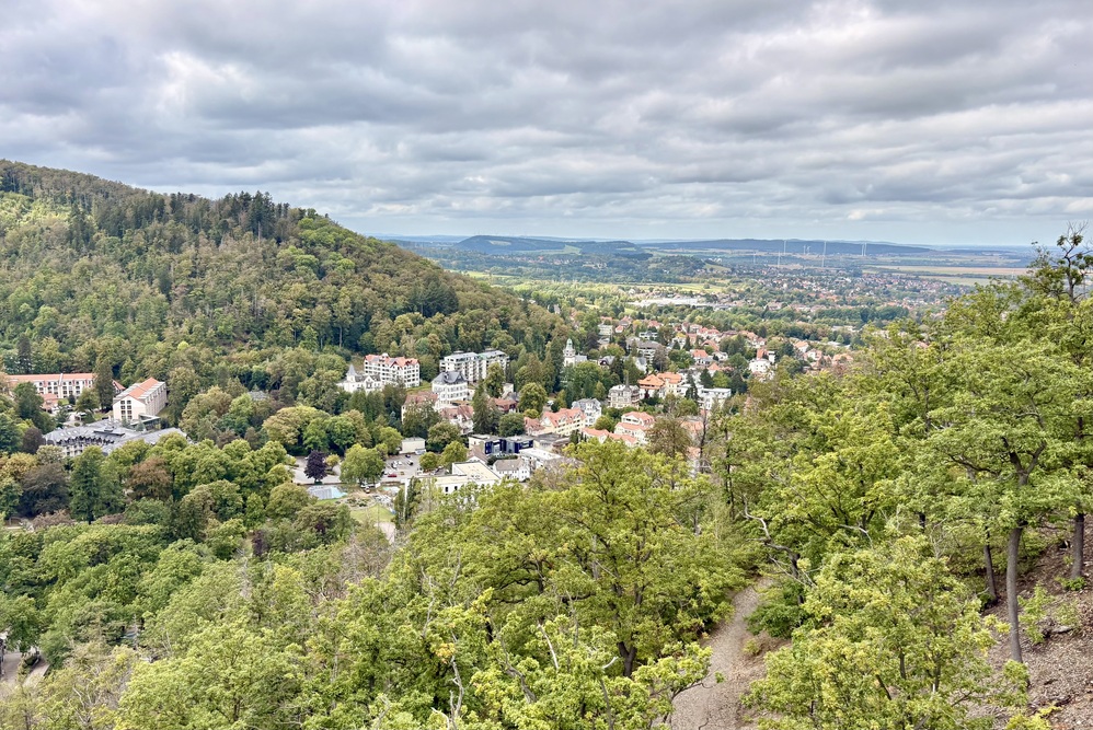 Wat te doen in de Harz | Onze 5 tips voor Nedersaksen 16 Harz uitzicht over Bad Harzburg