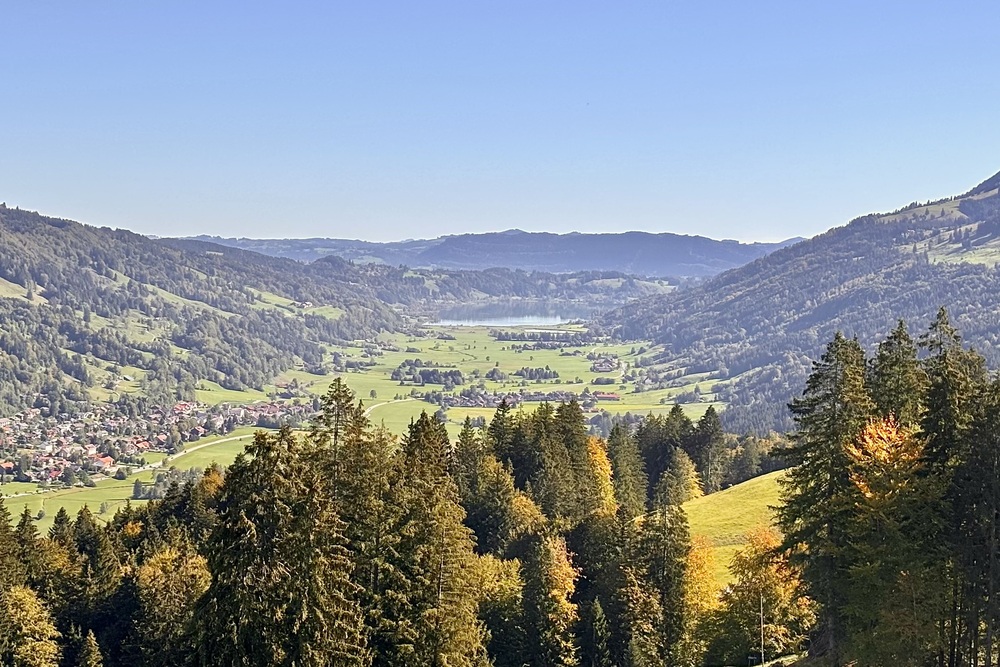 De Oberallgäu in de herfst | Wandelen, e-biken en vertragen 7 Uitzicht vanaf de Hündle Bergbahn op de Alpsee