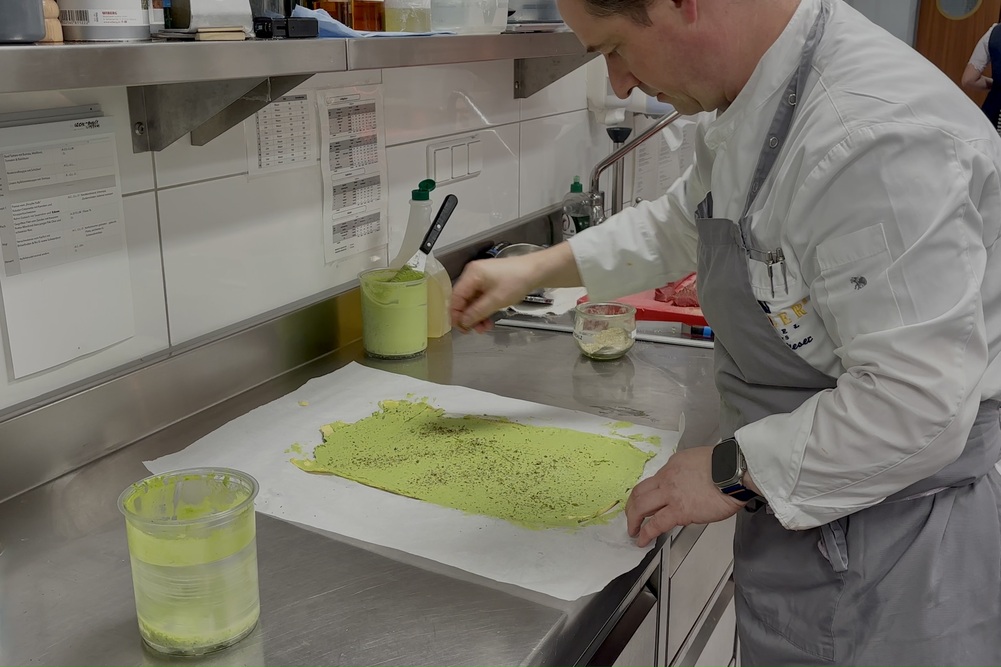 Een exclusief kijkje in de keuken bij KOLLERs aan de Millstätter See 5 voorbereiding in de Kollers keuken